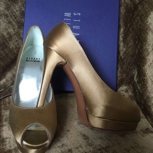 Gorgeous Stuart Weitzman Gold satin heels